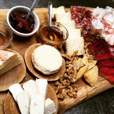 Agriturismo Di Charme E Ristorante Stallato Il Filo Di Paglia Carro エクステリア 写真