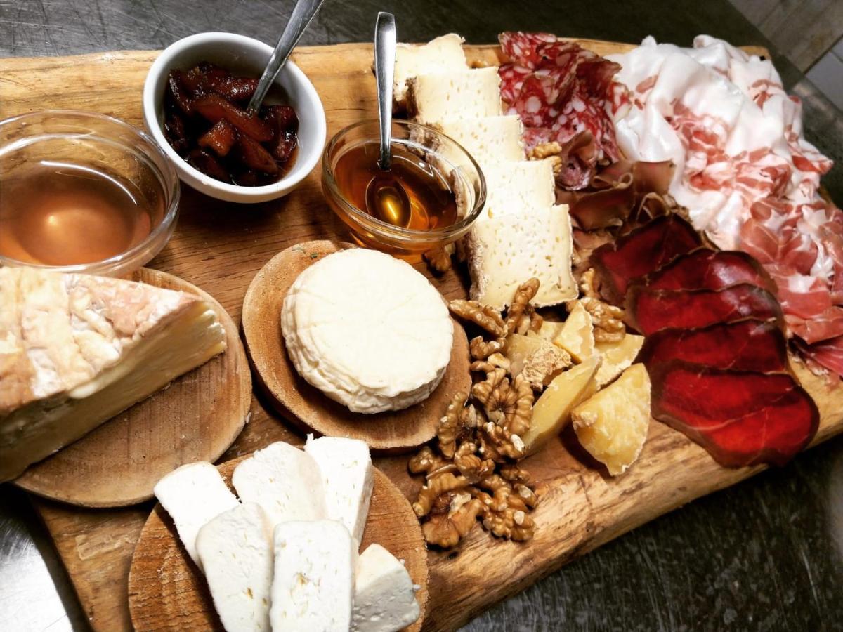 Agriturismo Di Charme E Ristorante Stallato Il Filo Di Paglia Carro エクステリア 写真