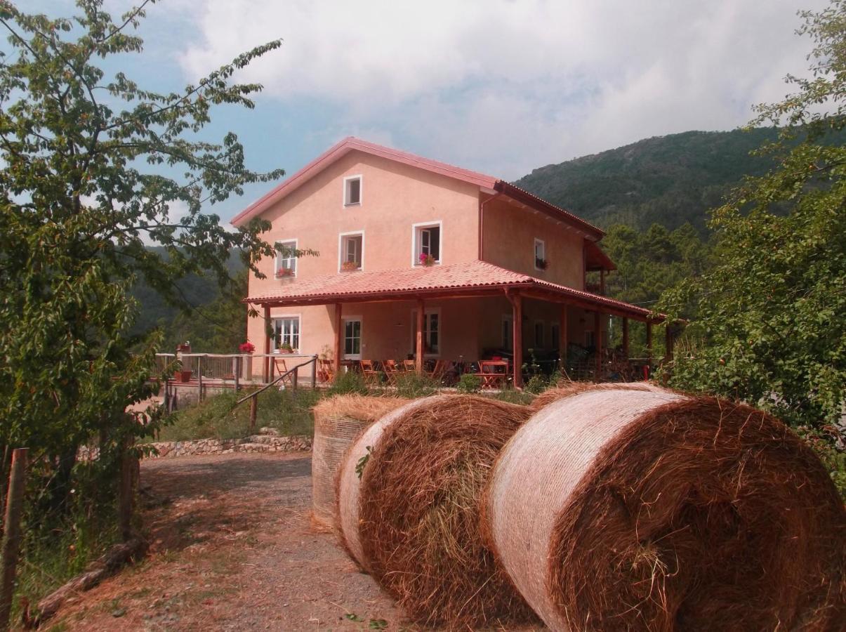 Agriturismo Di Charme E Ristorante Stallato Il Filo Di Paglia Carro エクステリア 写真
