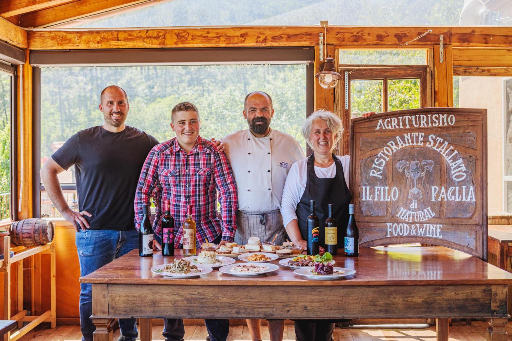 Agriturismo Di Charme E Ristorante Stallato Il Filo Di Paglia Carro エクステリア 写真